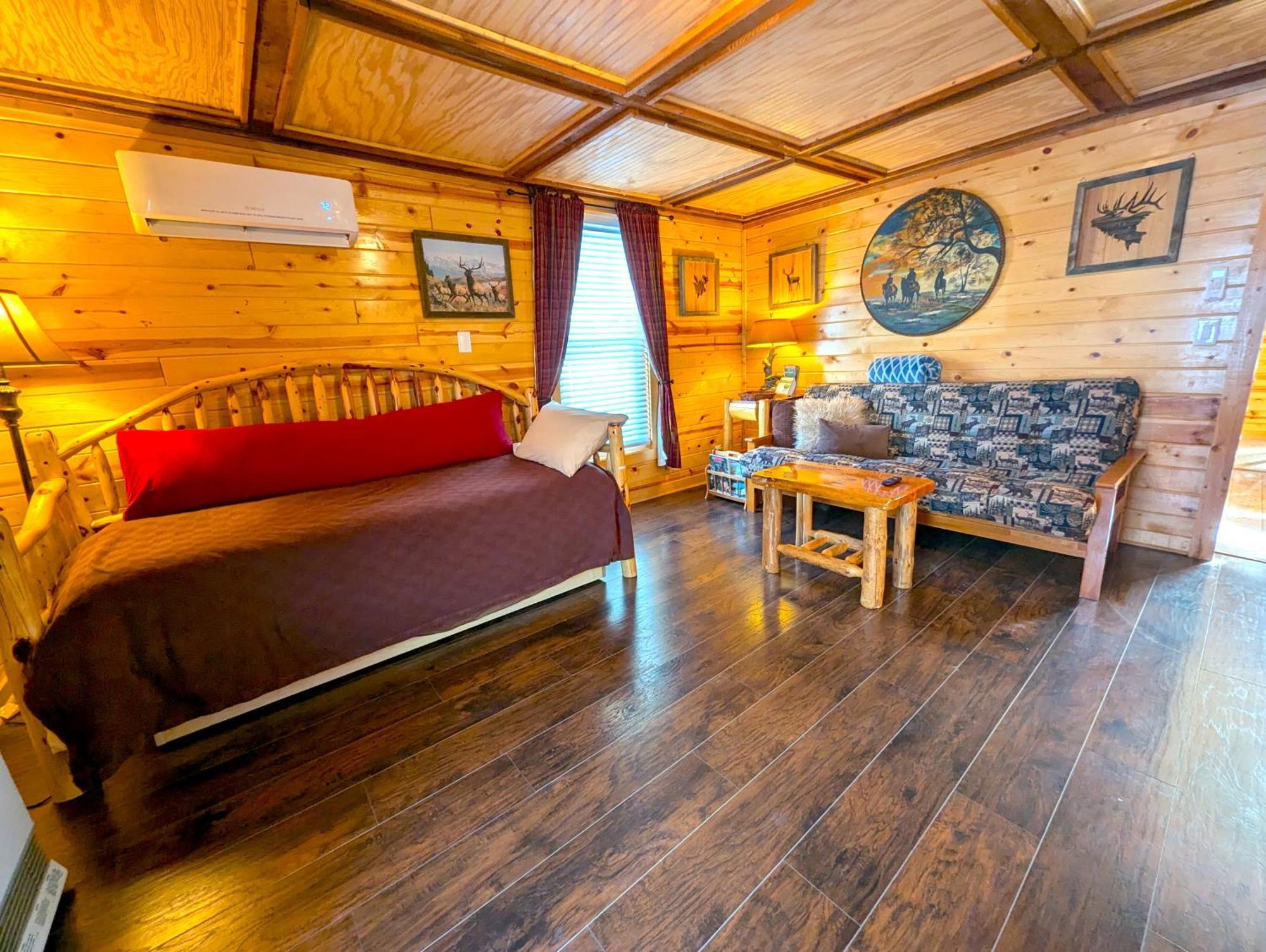 Yellowstone Treasure Guesthouses On The River Gardiner Esterno foto