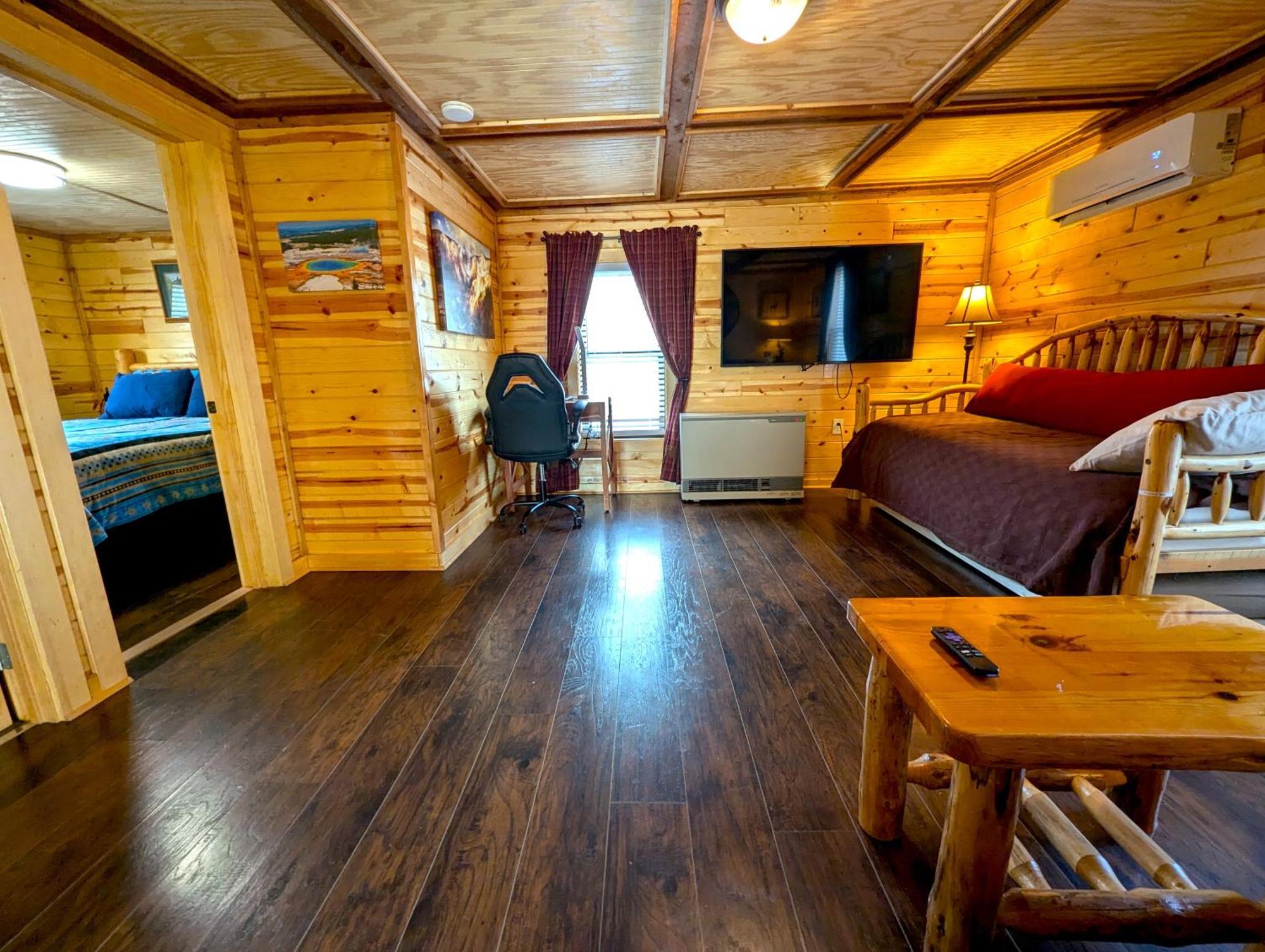Yellowstone Treasure Guesthouses On The River Gardiner Esterno foto